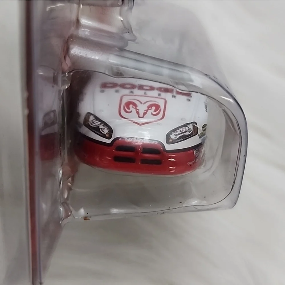 Kasey Kahne #9 NASCAR 1:64 Scale Stock Car Die-Cast Car 2007